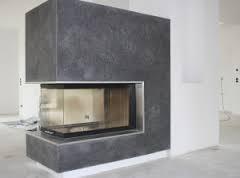 Kamin mit Spachteltechnik.